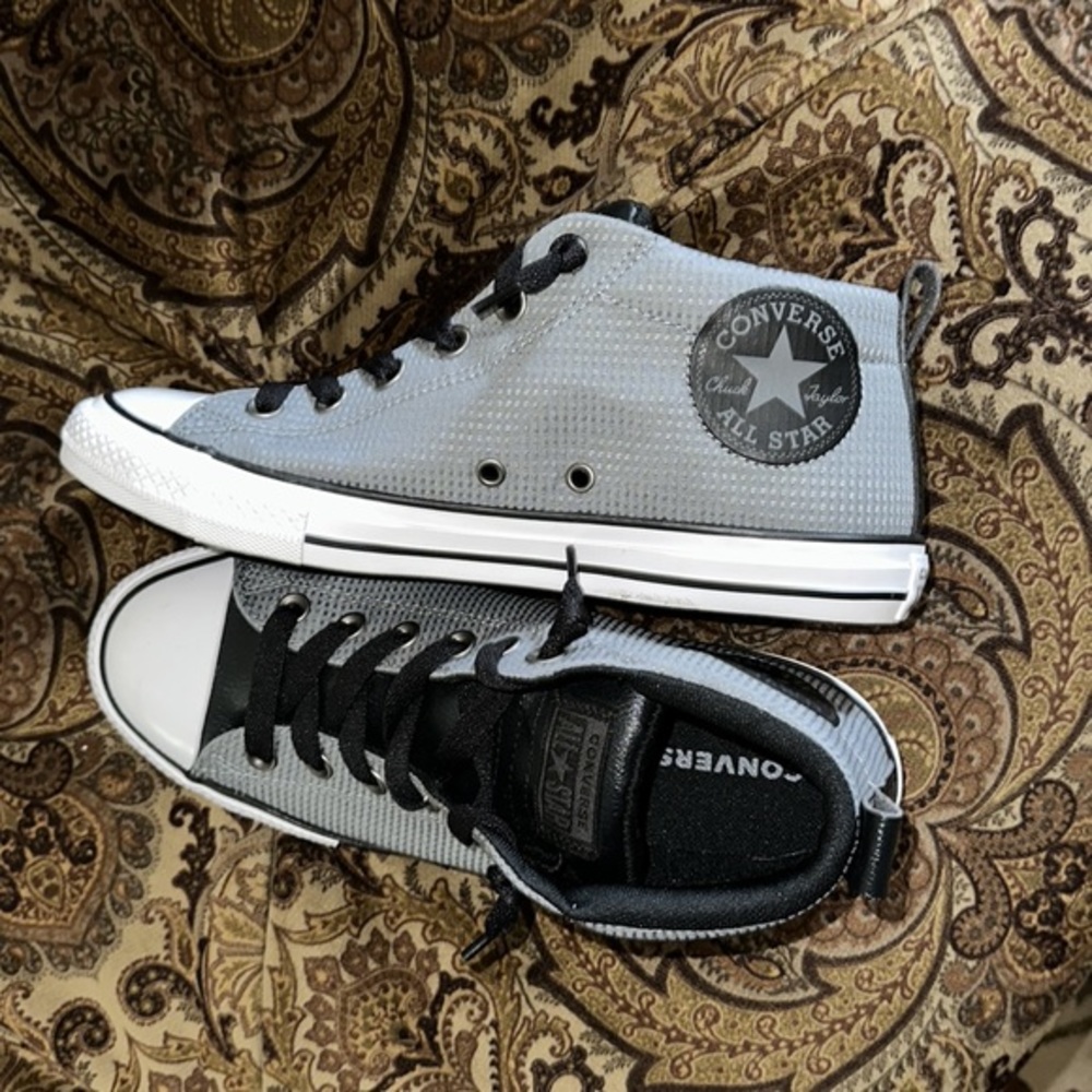 Youth Junior Converse mid tops - ladies size 8 - 8.5